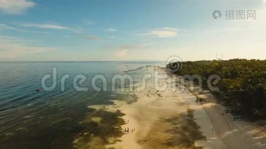 鸟瞰美丽的阿洛纳海滩在热带岛屿博霍尔。 菲律宾。视频