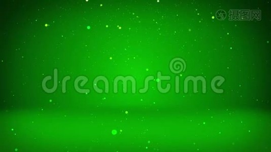 闪亮的绿色粒子或闪光会落在表面。 背景或地点，你的对象，广告或视频