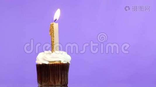 一号蜡烛的生日蛋糕视频