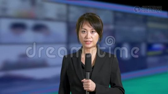 演播室里的女新闻主播视频