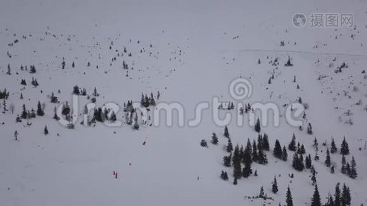 滑雪胜地亚斯纳斯洛伐克高山低塔特拉斯空中无人机顶景4K视频