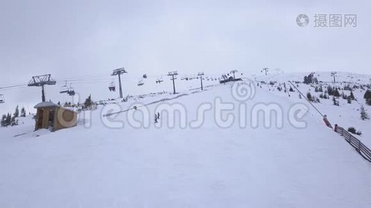 滑雪胜地亚斯纳斯洛伐克高山低塔特拉斯空中无人机顶景4K视频