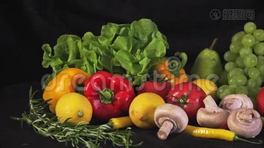 五颜六色的水果和蔬菜混合在一起视频