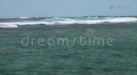 海浪在海面上.视频