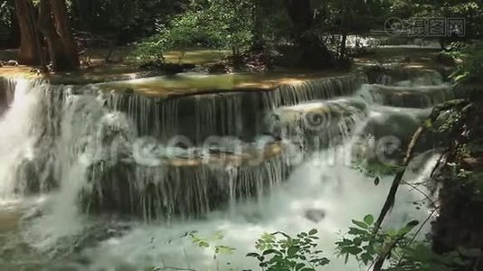 怀麦哈敏瀑布在雨季流淌视频