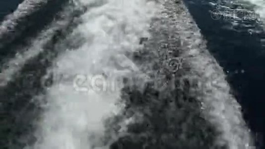 海洋中水面上的海浪。视频