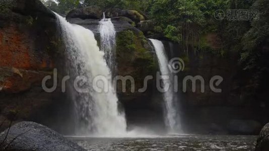 泰国高耀公园的海秀瀑布视频