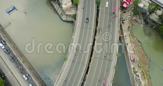 繁忙的高速公路和雅加达城市景观视频