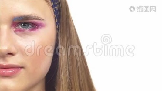 化妆师用眼影制作眼影视频