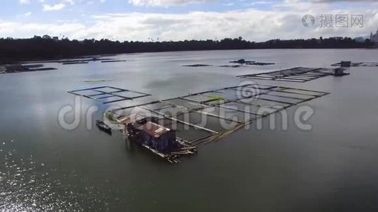 竹鱼笼建于山湖中央..视频