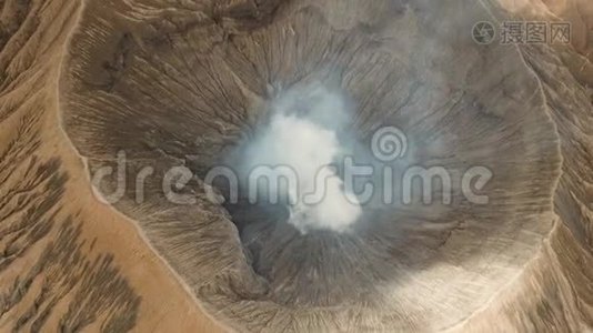 有火山口的活火山。 Gunung Bromo，Jawa，印度尼西亚。视频