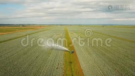 农田灌溉系统。视频