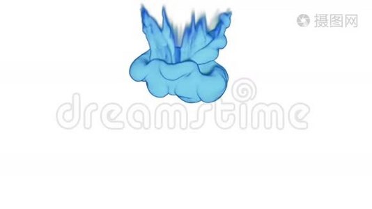 抽象生动的蓝色墨水在水或烟雾中的效果和组合。 VFX墨云或烟雾与阿尔法面具。 超级超级超级视频