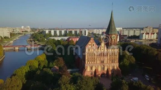 俄罗斯加里宁格勒康德岛的空中城市景观视频