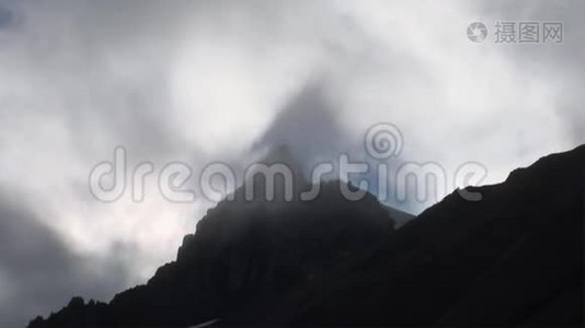 斯瓦尔巴山脉令人惊叹的景观。视频