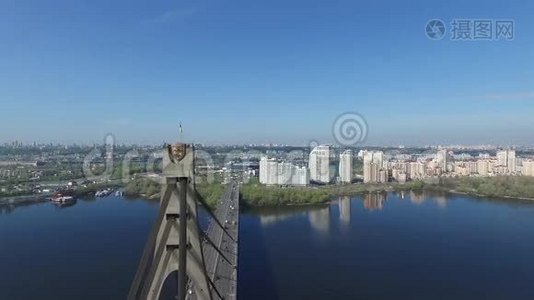 河上的桥景、道路交汇处、城市睡眠区视频