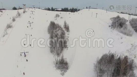 冬季滑雪胜地。 空中观景。视频