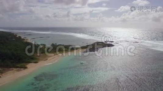 毛里求斯海岸和印度洋，鸟瞰图视频
