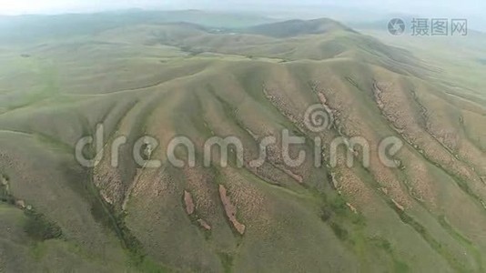 青山绿水的鸟瞰图视频