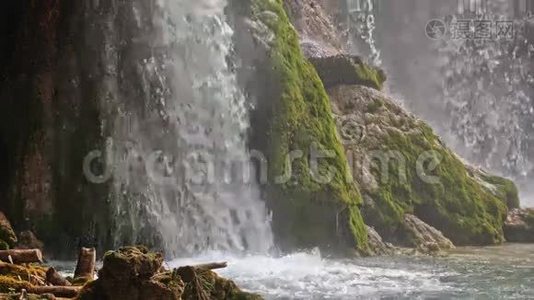 克罗地亚有瀑布的湖泊。 地点：国家公园Plitvice。视频