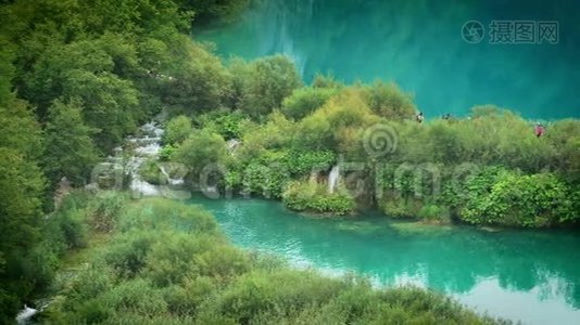 欧洲克罗地亚有瀑布的湖泊。 地点：国家公园Plitvice。视频