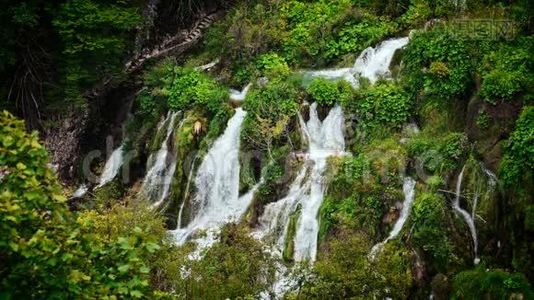 国家公园里的瀑布和湖。 克罗地亚。 4k视频