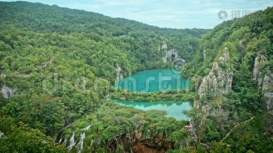 克罗地亚有瀑布的湖泊。 地点：国家公园Plitvice。视频