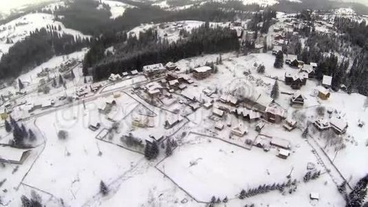 喀尔巴阡山村落的空中拍摄视频