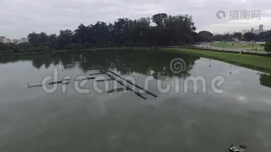 飞越巴西圣保罗的Ibirapuera公园视频