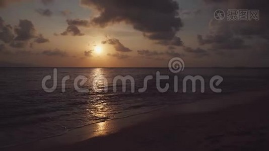日落时的热带海滩视频