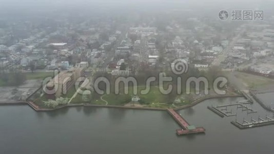 19号科维德检疫期间雾日特拉华海滨社区的鸟瞰图视频