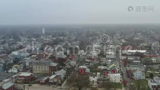19号科维德检疫期间雾日特拉华海滨社区的鸟瞰图视频