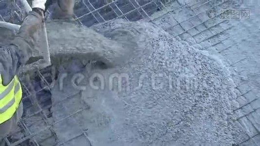 用水泥浇灌建筑表面视频