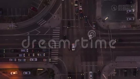 鸟瞰卡尔弗城，洛杉矶，加利福尼亚的交通，黄昏时与汽车来往视频