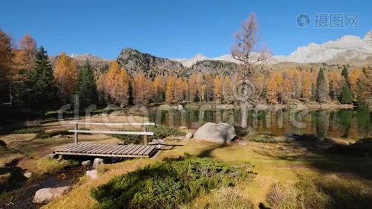 秋湖附近的圣佩莱格里诺帕斯，特伦蒂诺，多洛米斯阿尔卑斯山，意大利。视频