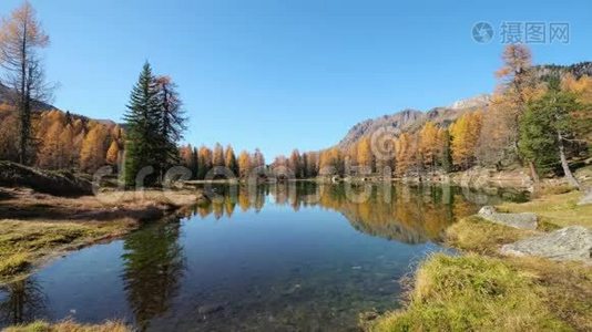 秋湖附近的圣佩莱格里诺帕斯，特伦蒂诺，多洛米斯阿尔卑斯山，意大利。视频