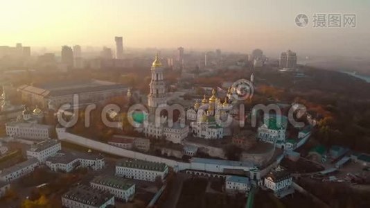 基辅-Pechersk Lavra日出时的鸟瞰图视频