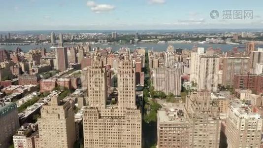 美国：美丽的纽约市建筑，阳光明媚的夏日视频