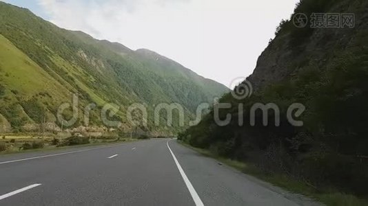 乔治亚州的山景，汽车旅行，户外娱乐。视频