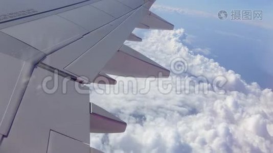 从客机上拍摄的空中镜头视频