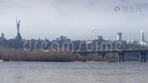 全景Paton桥和基辅PecherskLavra的背景。 乌克兰。视频