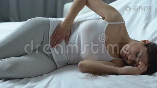 卧床妇女胃痛、保健、胃炎、溃疡视频