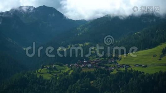 瑞士阿尔卑斯山高山村的美丽景色视频
