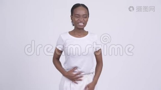 年轻有压力的非洲女人肚子疼视频