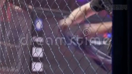 空的MMA笼子竞技场八角环进行战斗。视频