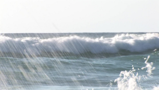 大西洋汹涌的海浪视频