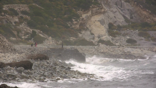 远处海浪拍打视频