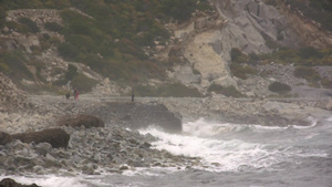 远处海浪拍打8秒视频