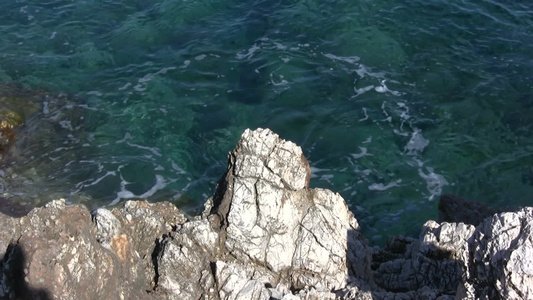 悬崖边的岩石[陡壁]视频