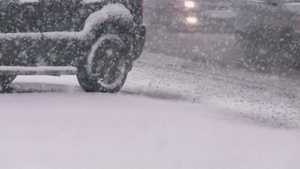 大雪中的汽车14秒视频